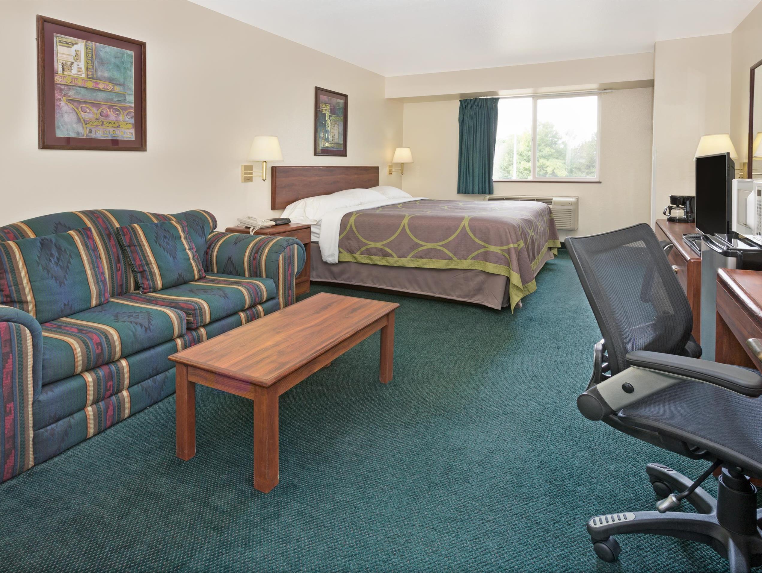 Super 8 By Wyndham Windsor Hotel Exterior photo
